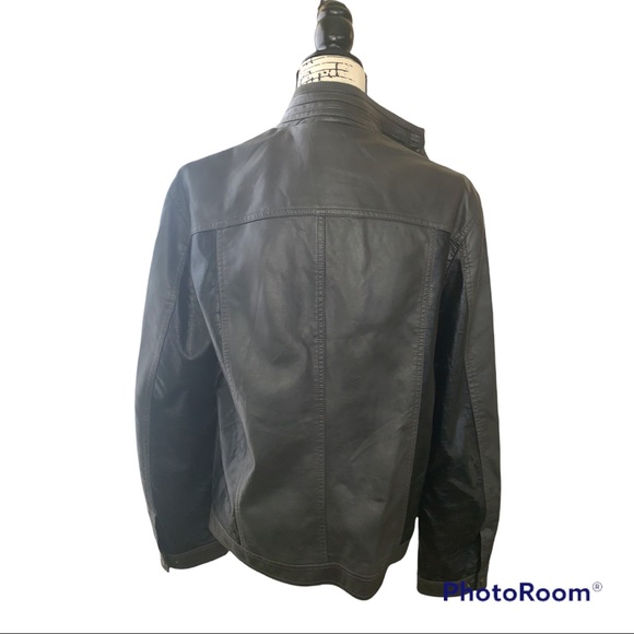 Black faux leather jacket Inc. NWT mandarin collar, 4 pockets , 1 zips Men’s Sm - Picture 3 of 7